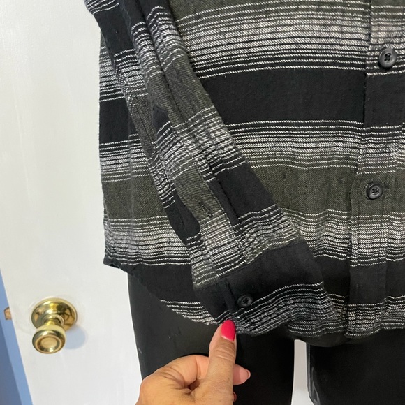 Men’s Black & Grey Striped Shirt, XL - Picture 5 of 12